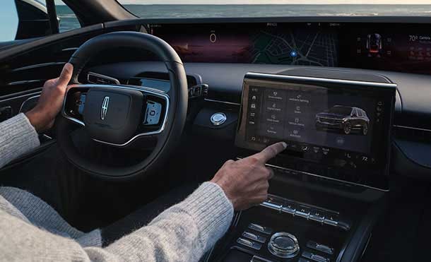 2024 Lincoln Nautilus, the Luxury SUV that equips Lincoln Connect, a System that Provides Internet