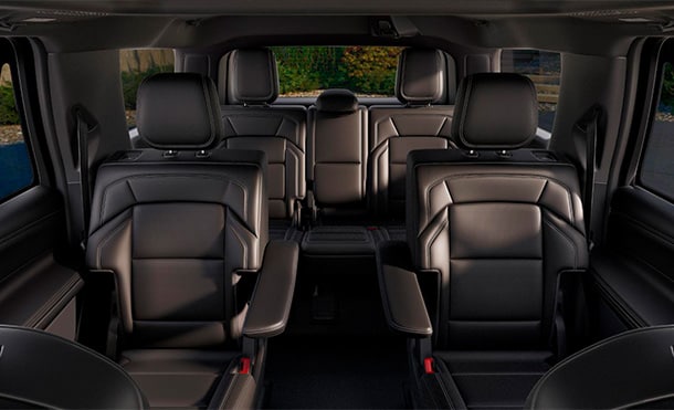 Lincoln Navigator 2025 ofrece gran espacio para pasajeros, conductor y transporte de equipaje