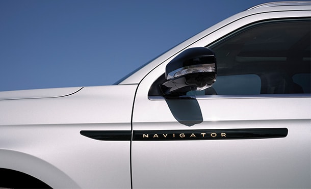 2025 Lincoln Navigator, new modern and sophisticated design in grille and lights