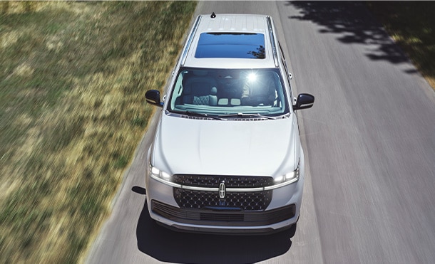 Lincoln Navigator 2025 has a redesign in the body, grille, headlights and front of the SUV