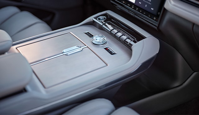 2025 Lincoln Navigator, on sale in Puerto Rico, has a 10-speed automatic transmission