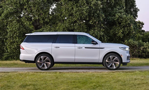 Lincoln Navigator 2025 es una SUV grande en espacio interior y dimensiones exteriores