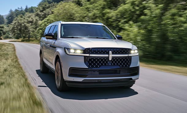 Lincoln Navigator 2025 es una SUV 4x4 que cuenta con un motor potente para remolcar 8700 libras